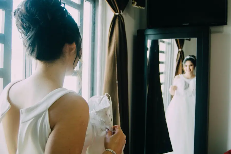 Mariée devant un miroir, ambiance borne miroir